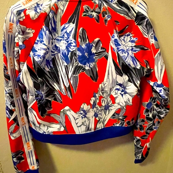 Nike jacket - Picture 2 of 4